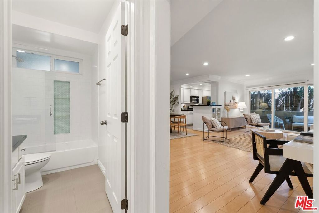 Image 12 of property listing at 11646 Chenault Street 9, Los Angeles, CA 90049