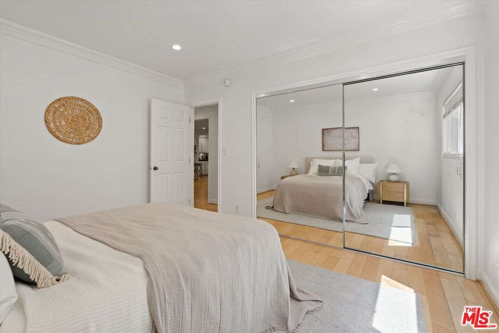 Image 21 of property listing at 11646 Chenault Street 9, Los Angeles, CA 90049