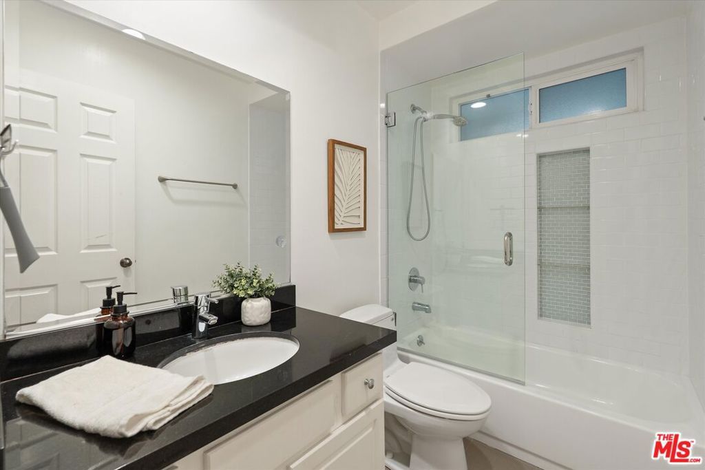 Image 22 of property listing at 11646 Chenault Street 9, Los Angeles, CA 90049
