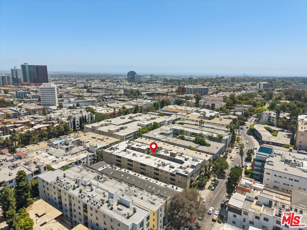 Image 26 of property listing at 11646 Chenault Street 9, Los Angeles, CA 90049