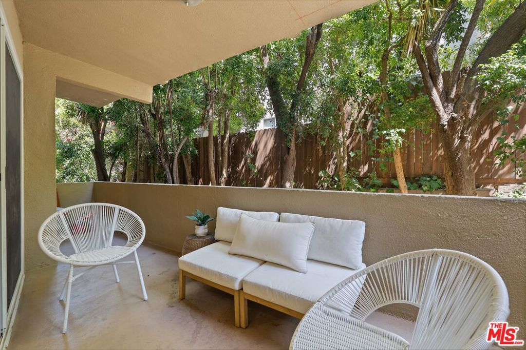 Image 7 of property listing at 11646 Chenault Street 9, Los Angeles, CA 90049