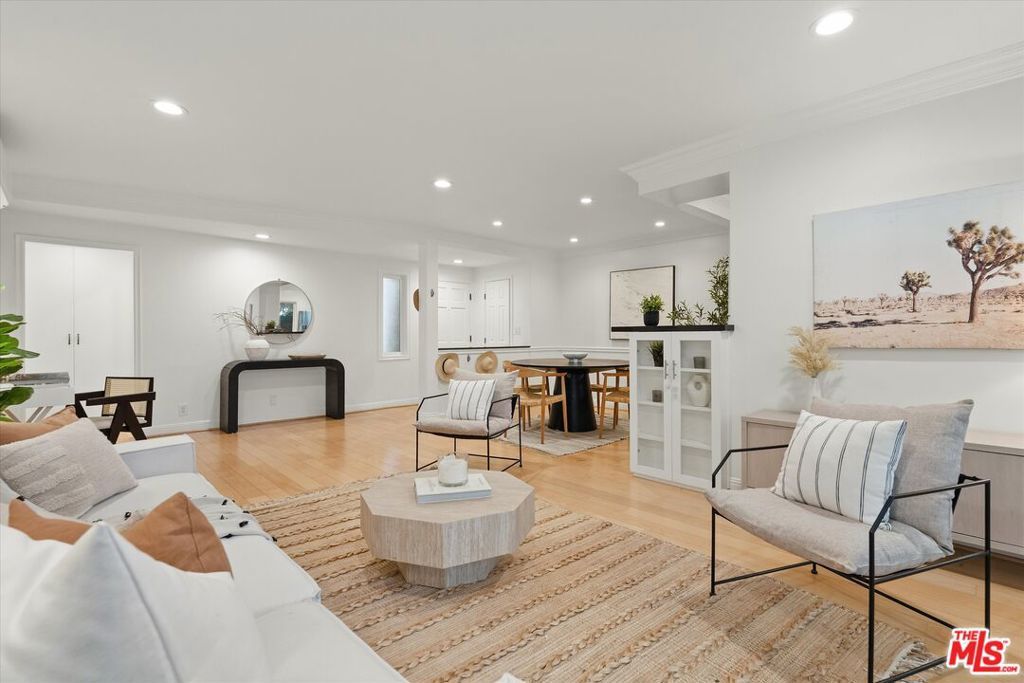 Image 8 of property listing at 11646 Chenault Street 9, Los Angeles, CA 90049