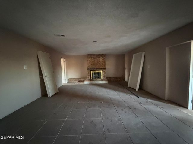 14552 Bradley Road, El Paso, TX 79938