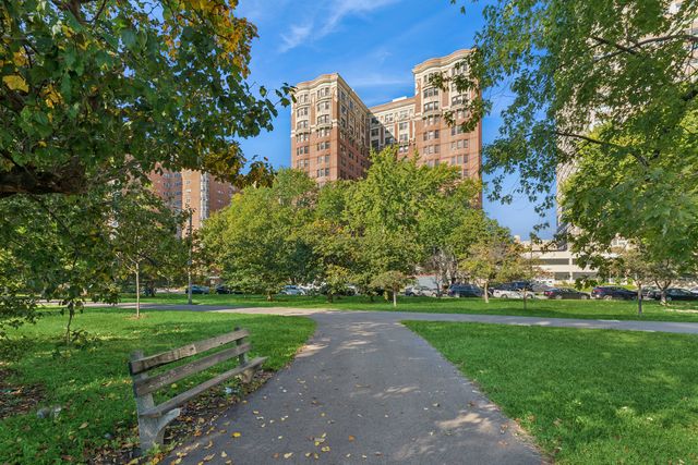 5000 N Marine Drive 9C, Chicago, IL 60640