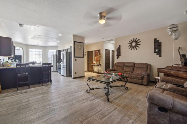 1481 Columbia, Tulare, CA 93274