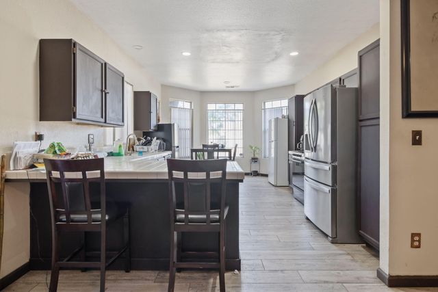 1481 Columbia, Tulare, CA 93274