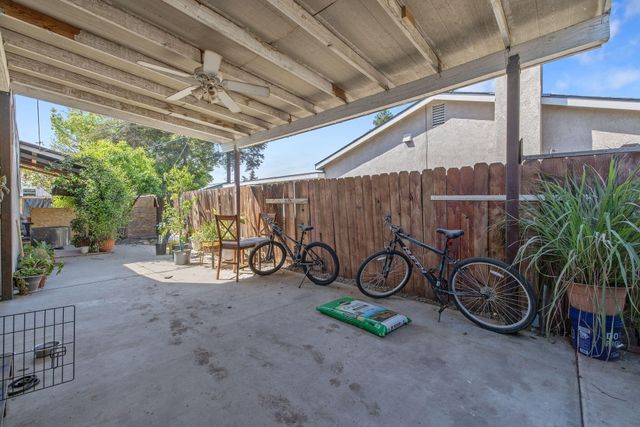 1481 Columbia, Tulare, CA 93274