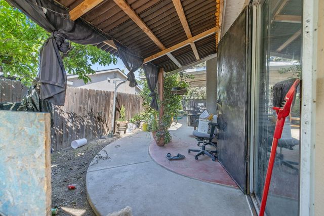 1481 Columbia, Tulare, CA 93274