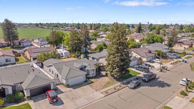 1481 Columbia, Tulare, CA 93274