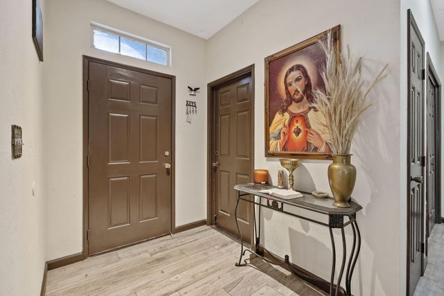 1481 Columbia, Tulare, CA 93274