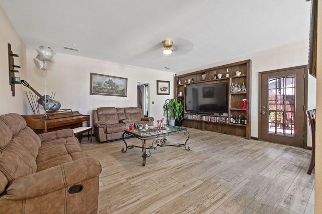 1481 Columbia, Tulare, CA 93274