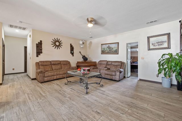 1481 Columbia, Tulare, CA 93274