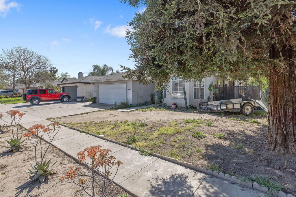 1481 Columbia, Tulare, CA 93274