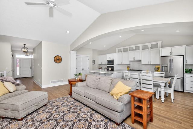 1411 S 5th Street, Adel, IA 50003