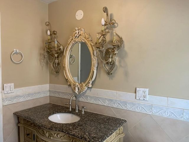 147 Belvidere St, Springfield, MA 01108