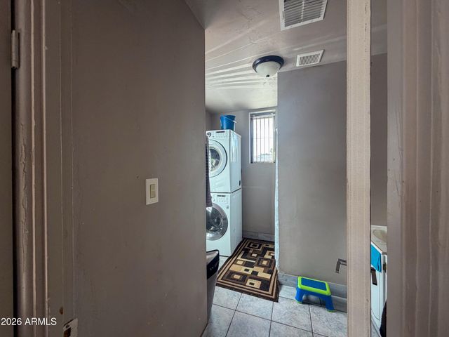 9027 N 11TH Street, Phoenix, AZ 85020