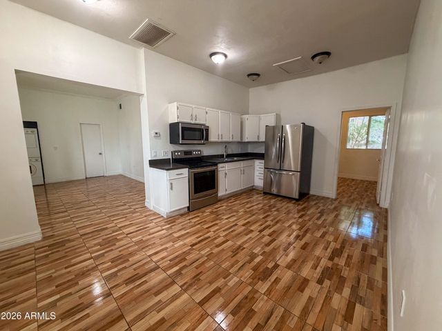 9027 N 11TH Street, Phoenix, AZ 85020