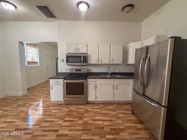 9027 N 11TH Street, Phoenix, AZ 85020