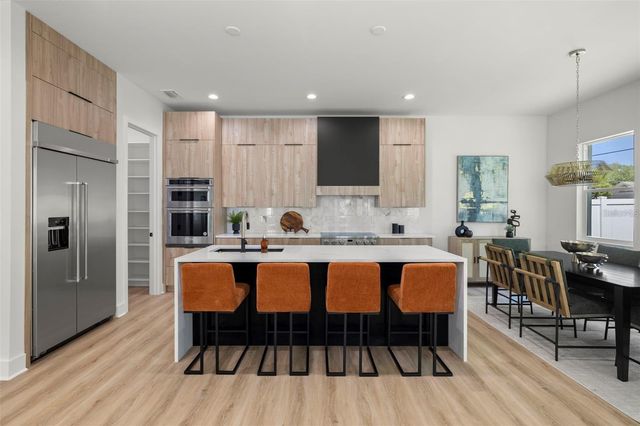 1017 W CORAL STREET, Tampa, FL 33602