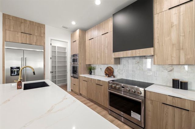 1017 W CORAL STREET, Tampa, FL 33602