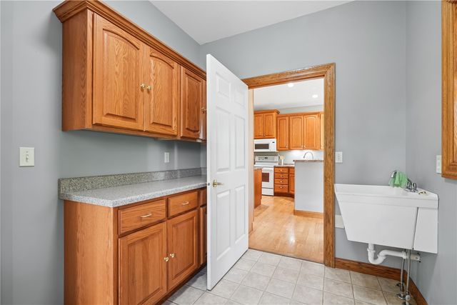 1253 Hillview Court NE, Swisher, IA 52338