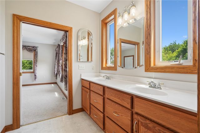 1253 Hillview Court NE, Swisher, IA 52338