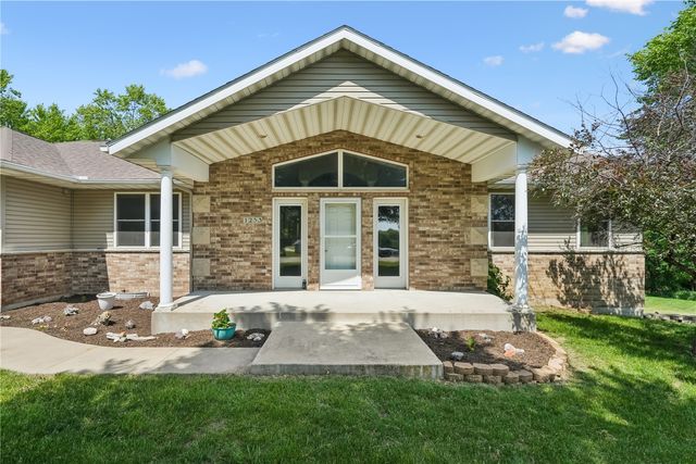 1253 Hillview Court NE, Swisher, IA 52338