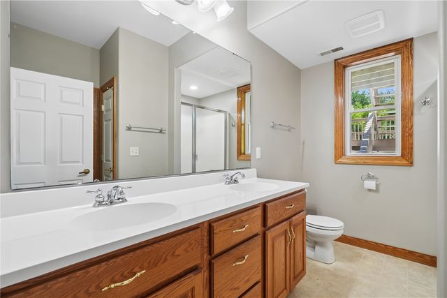 1253 Hillview Court NE, Swisher, IA 52338