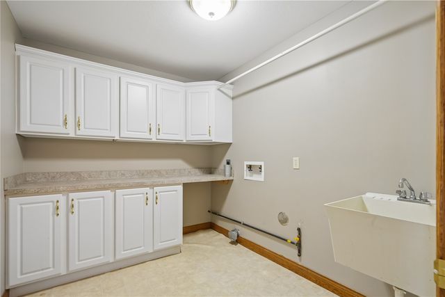 1253 Hillview Court NE, Swisher, IA 52338