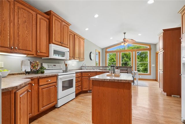 1253 Hillview Court NE, Swisher, IA 52338
