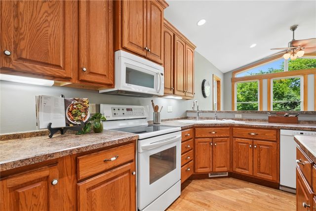 1253 Hillview Court NE, Swisher, IA 52338