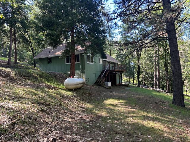 5570 Five Spot Rd, Pollock Pines, CA 95726