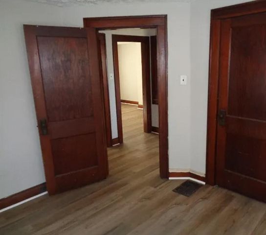 1070 E 16th Avenue, Columbus, OH 43211