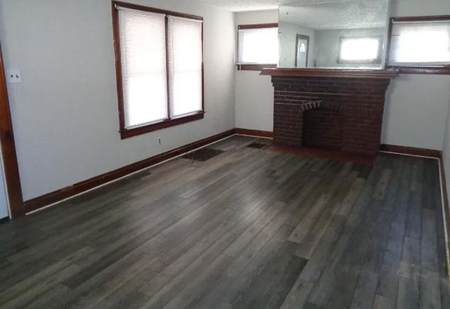 1070 E 16th Avenue, Columbus, OH 43211