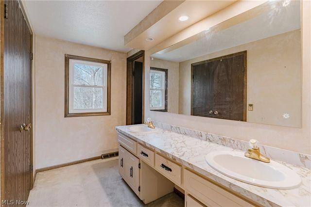 5875 Deepwood Trail, Solon, OH 44139