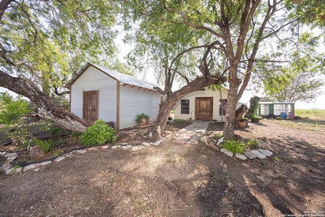 1849 County Road 340, Knippa, TX 78870