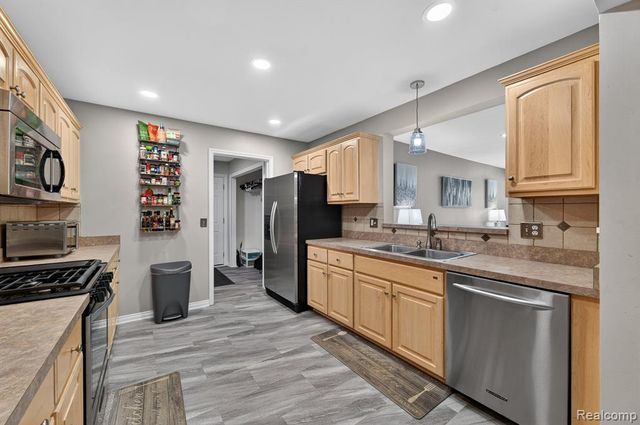 28746 Yarmouth Court, New Baltimore, MI 48047