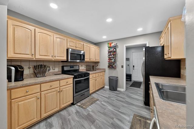 28746 Yarmouth Court, New Baltimore, MI 48047