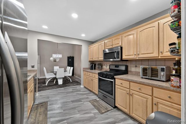 28746 Yarmouth Court, New Baltimore, MI 48047