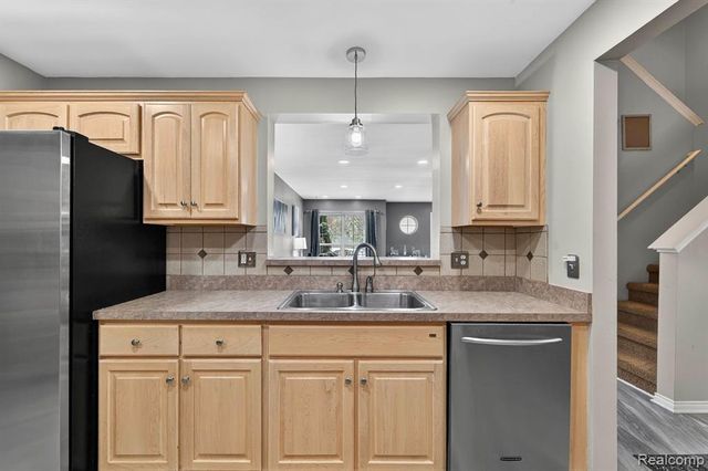 28746 Yarmouth Court, New Baltimore, MI 48047