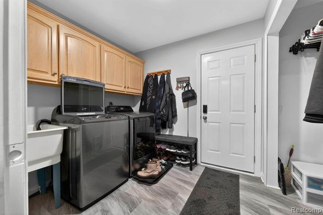 28746 Yarmouth Court, New Baltimore, MI 48047