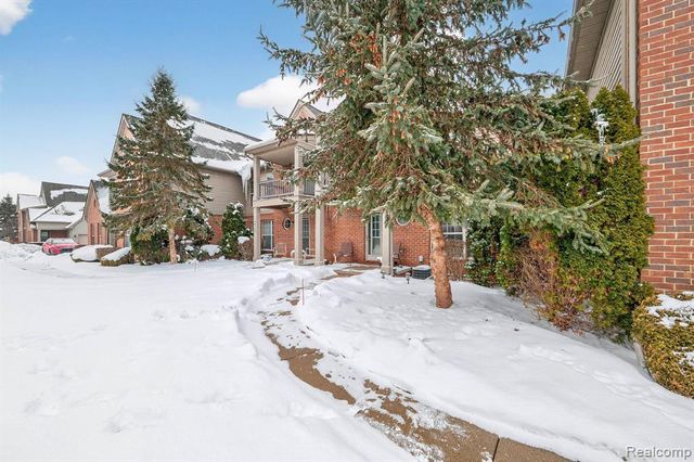 28746 Yarmouth Court, New Baltimore, MI 48047