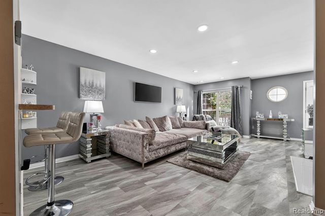 28746 Yarmouth Court, New Baltimore, MI 48047