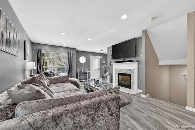 28746 Yarmouth Court, New Baltimore, MI 48047