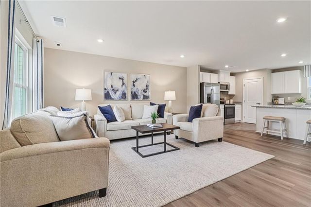 6643 Red Oak Way, Stone Mountain, GA 30087