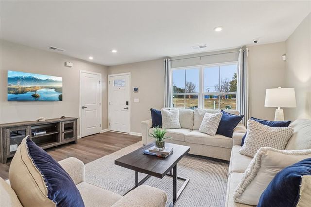 6643 Red Oak Way, Stone Mountain, GA 30087