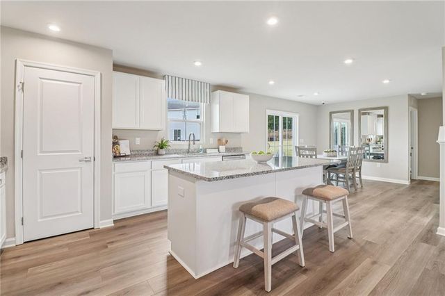 6643 Red Oak Way, Stone Mountain, GA 30087