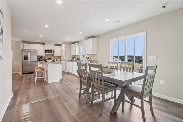 6643 Red Oak Way, Stone Mountain, GA 30087