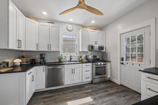 2216 Forestview Road, Evanston, IL 60201