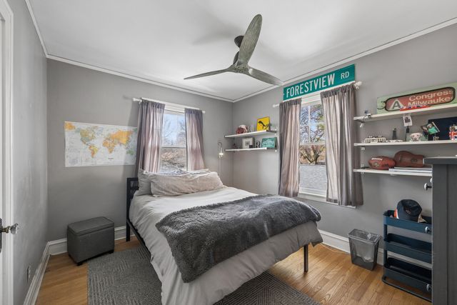 2216 Forestview Road, Evanston, IL 60201